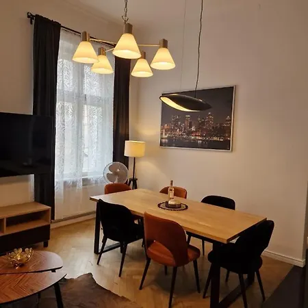 Golden Pearl - Main Square, 100 Sqm, 4 * Krakov