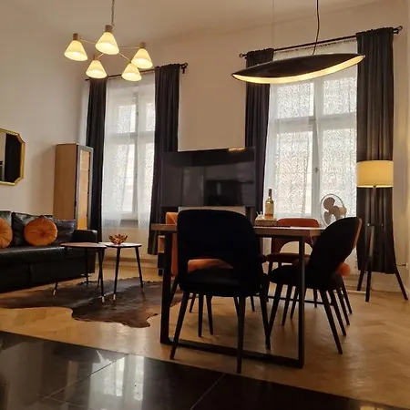 Apartmán Golden Pearl - Main Square, 100 Sqm, 4 *
