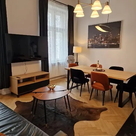 Golden Pearl - Main Square, 100 Sqm, 4 Apartmán *