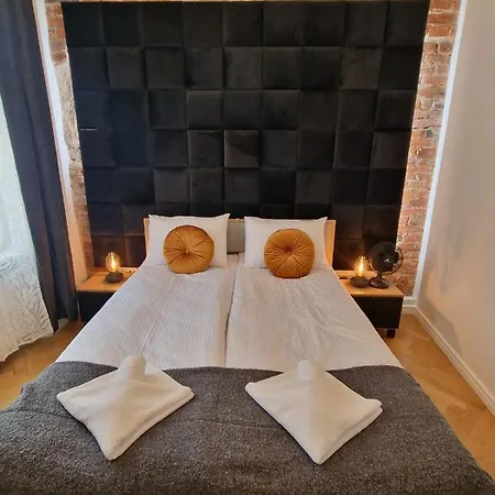 Apartmán Golden Pearl - Main Square, 100 Sqm, 4 *