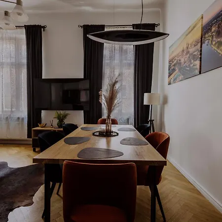 Apartmán Golden Pearl - Main Square, 100 Sqm, 4 *