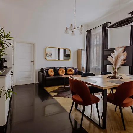 Apartmán Golden Pearl - Main Square, 100 Sqm, 4 *