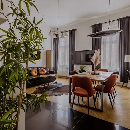 Golden Pearl - Main Square, 100 Sqm, 4 * Krakov