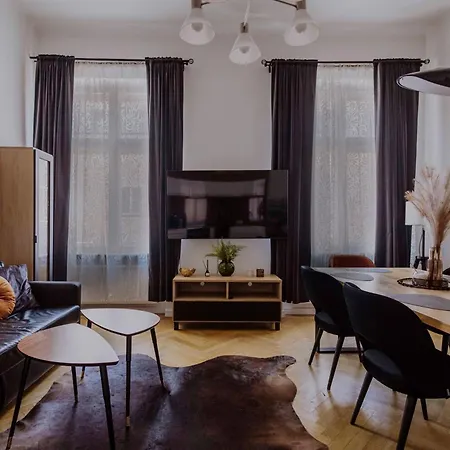 Apartmán Golden Pearl - Main Square, 100 Sqm, 4 *